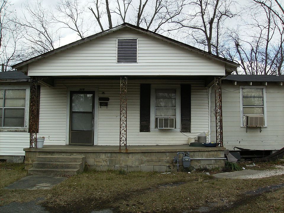 2nd image of 715 E Elmo St