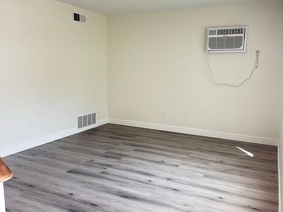 3rd image of 1501 Estate Dr APT 2