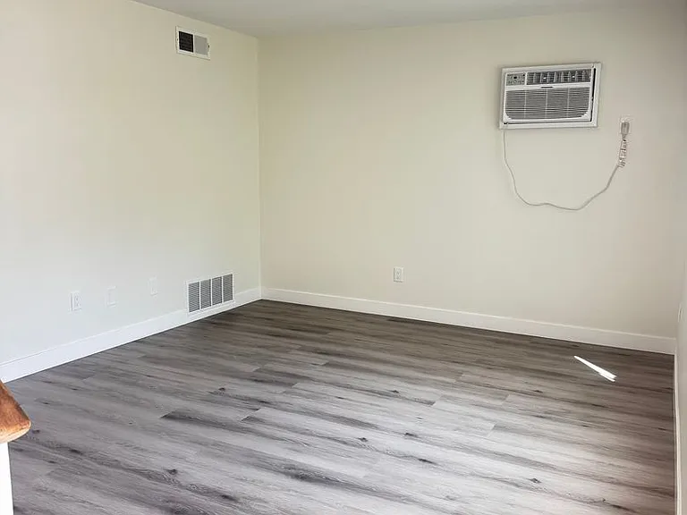 1501 Estate Villas — Photo 3