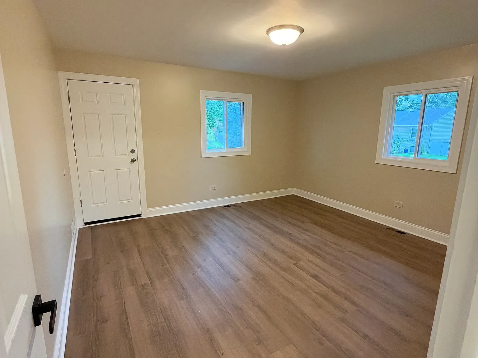 4 bed, 3178 sqft, $800 — Photo 1