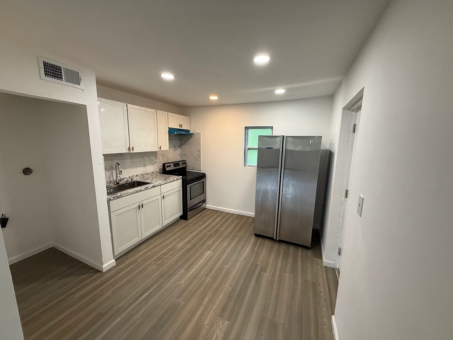 2 bed, 1000 sqft, $1,200 — Photo 1