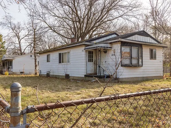 6714 Hillcroft Dr, Flint, MI 48505