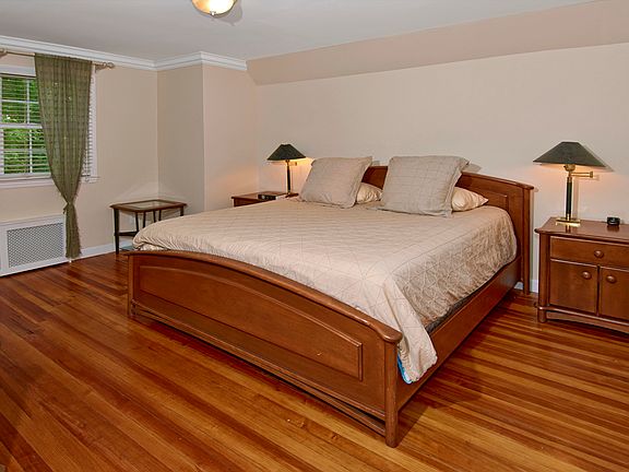 5th image of 7 Edgewood Ave
