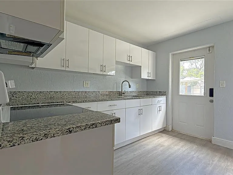 126 Palm Dr — Photo 13