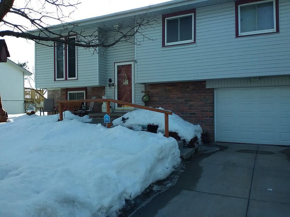 8714 S 143 Ave