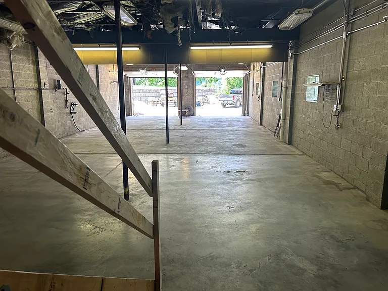 1499 W Wylie Ave — Photo 23