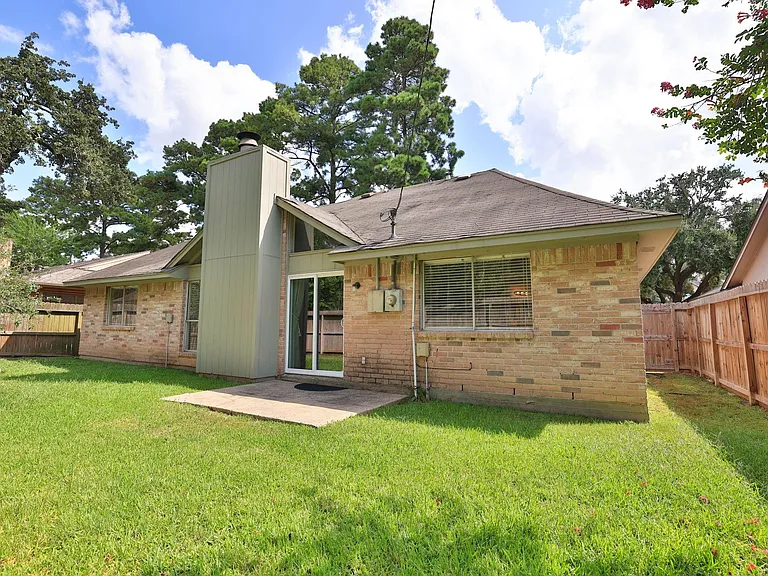 16035 Hollow Rock Dr — Photo 35