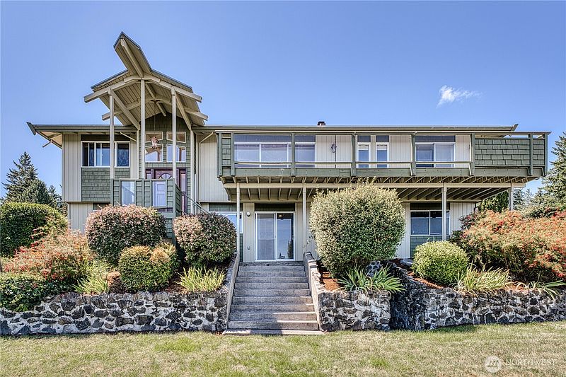 3rd image of 7912 SE Puget Heights Lane
