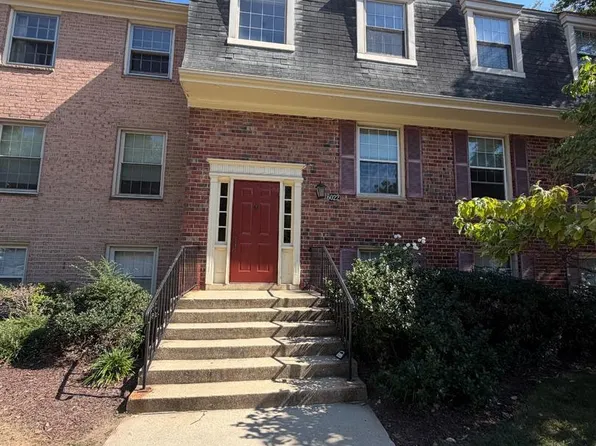 6022 Westchester Park Dr APT 301, College Park, MD 20740