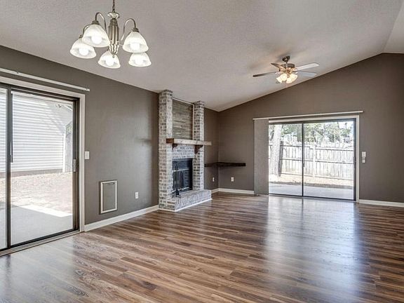 4th image of 209 Bartonwood Ct
