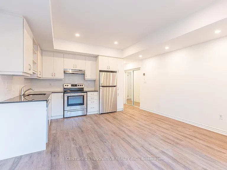 2791 Eglinton Ave E #511 — Photo 4