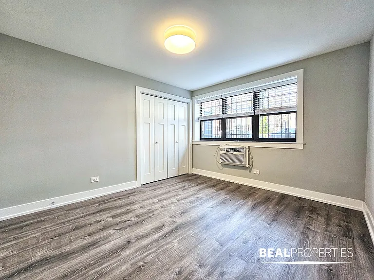 445 W Barry — Photo 104