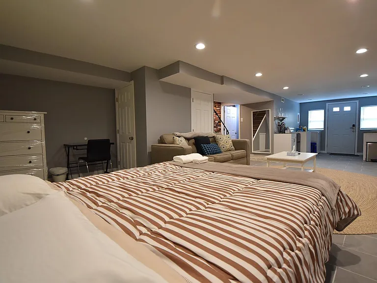 8018 Chelwynde Ave — Photo 17