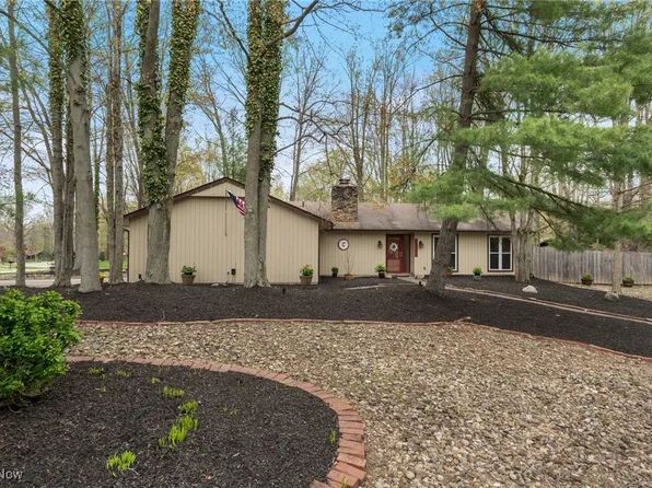 17800 Falling Leaves Rd, Strongsville, OH 44136