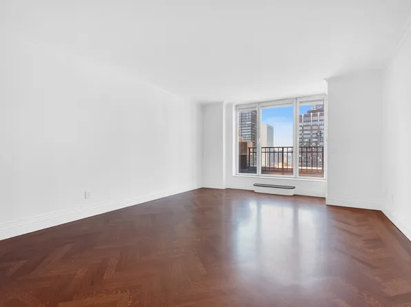 351 East 51st Street PH5C image 2 of 13