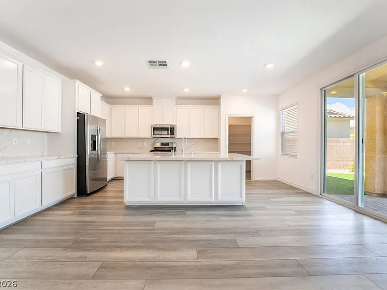 3952 Henny Ave — Photo 13