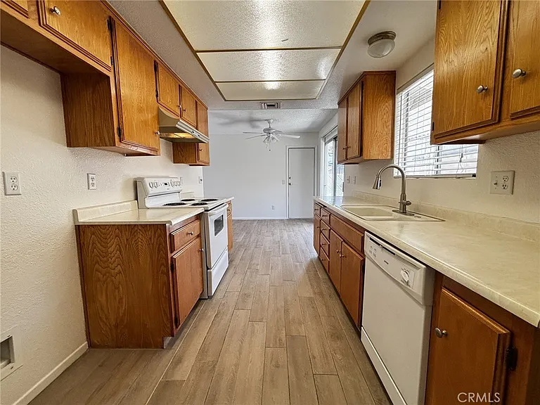 743 Evergreen St — Photo 9
