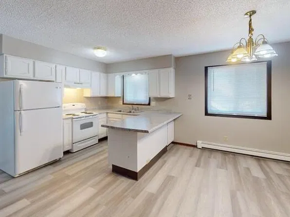 1106 1st St NE APT 2, Mandan, ND 58554