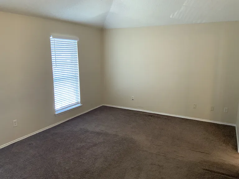 705 Little Fox Ln — Photo 16