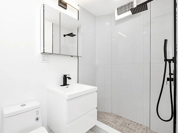 5th image of 127 E 7th St APT 4B