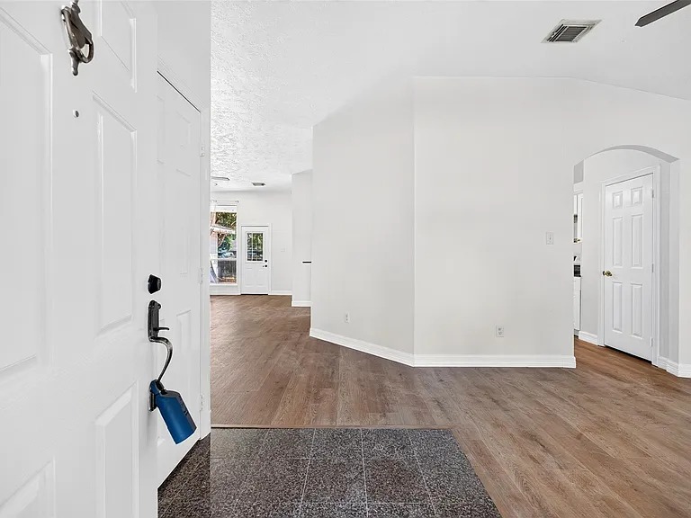 15307 Flemington Ave — Photo 7