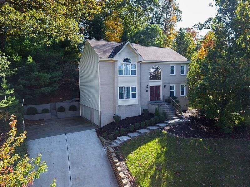 1st image of 7091 Bennington Woods Dr
