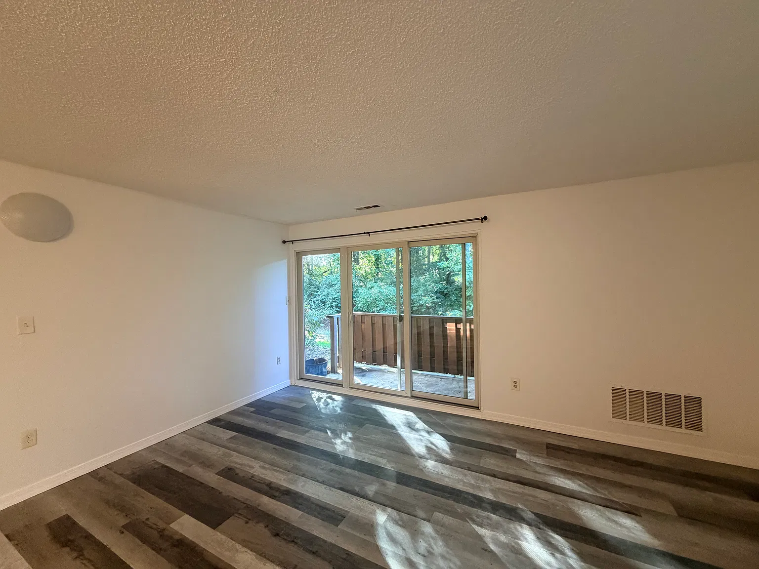 2 bed, 950 sqft, $2,250 — Photo 4