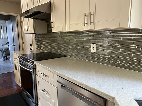 4th image of 1371 Johnson Ave