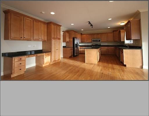 3rd image of 21442 Westminster Ln