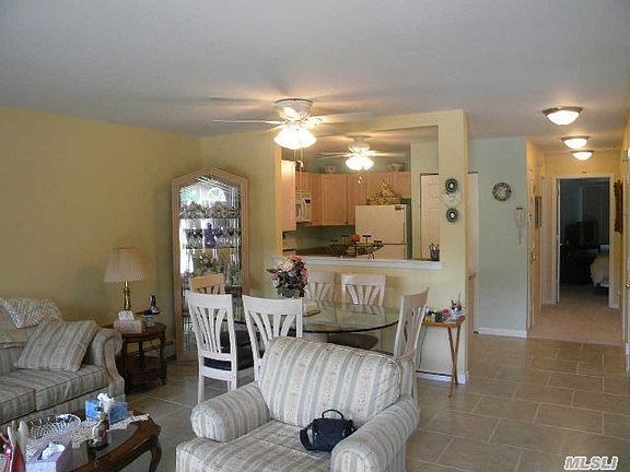 4th image of 205 Cambridge Ct