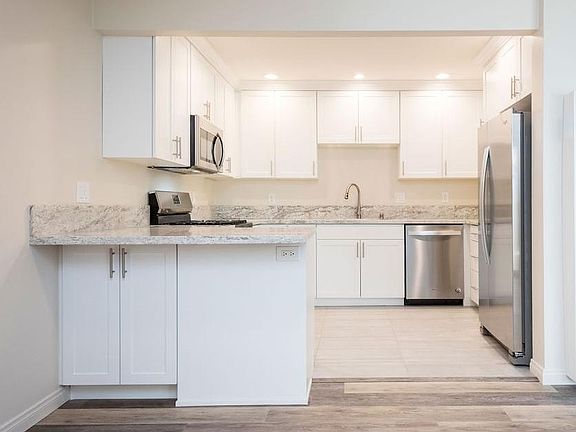 2nd image of 954 Agate St APT B