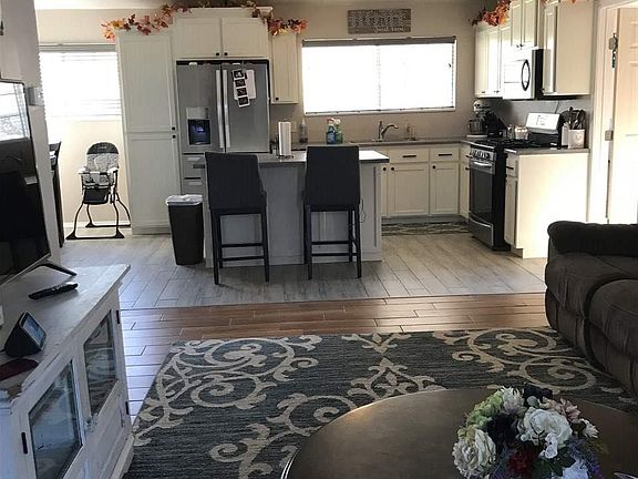 3rd image of 729 Flagstaff Ave