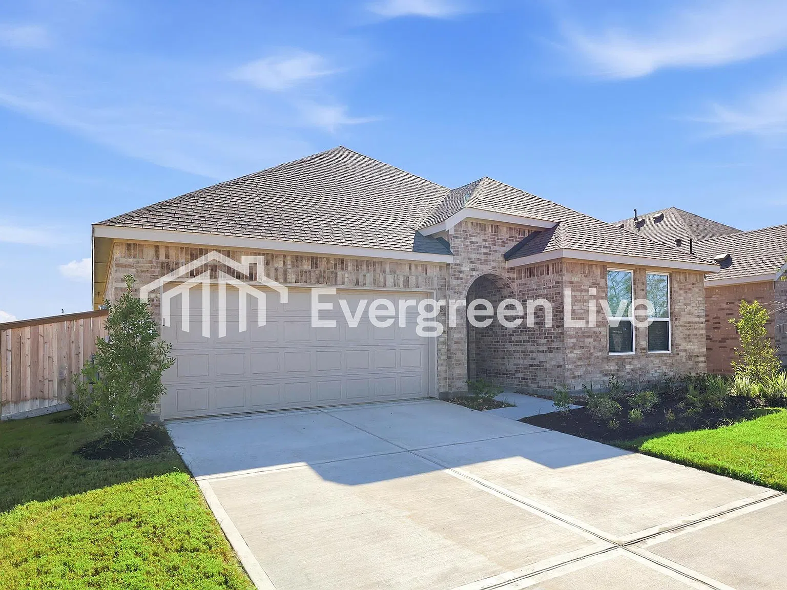 4 bed, 2.0 bath, 2083 sqft, $2,245 — Photo 2