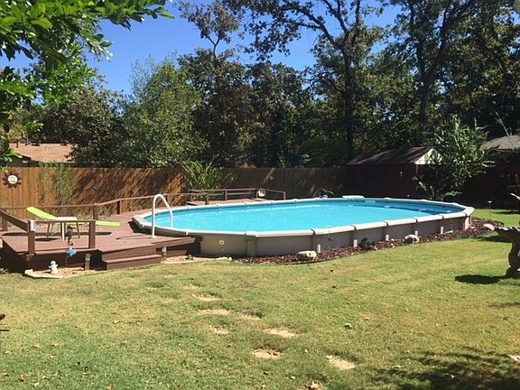 3rd image of 2414 Robinwood Ln