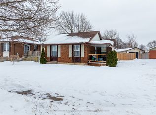 25 Newleaf Cres, Welland, ON L3C 6B4