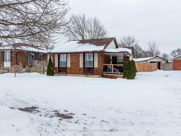 25 Newleaf Cres, Welland, ON L3C 6B4