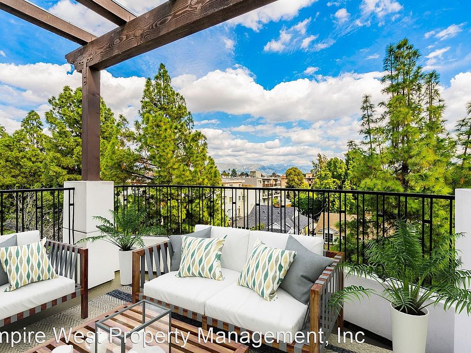 1st image of 4725 Radford Ave #301