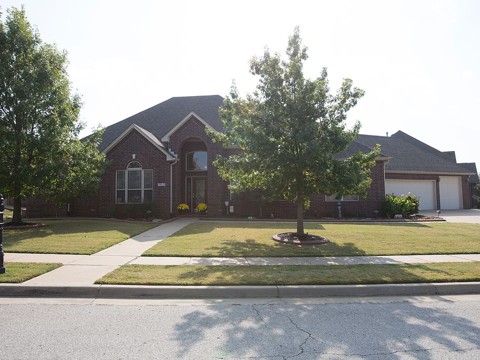 One Owner Custom in desirable Battle Creek Golf Community!