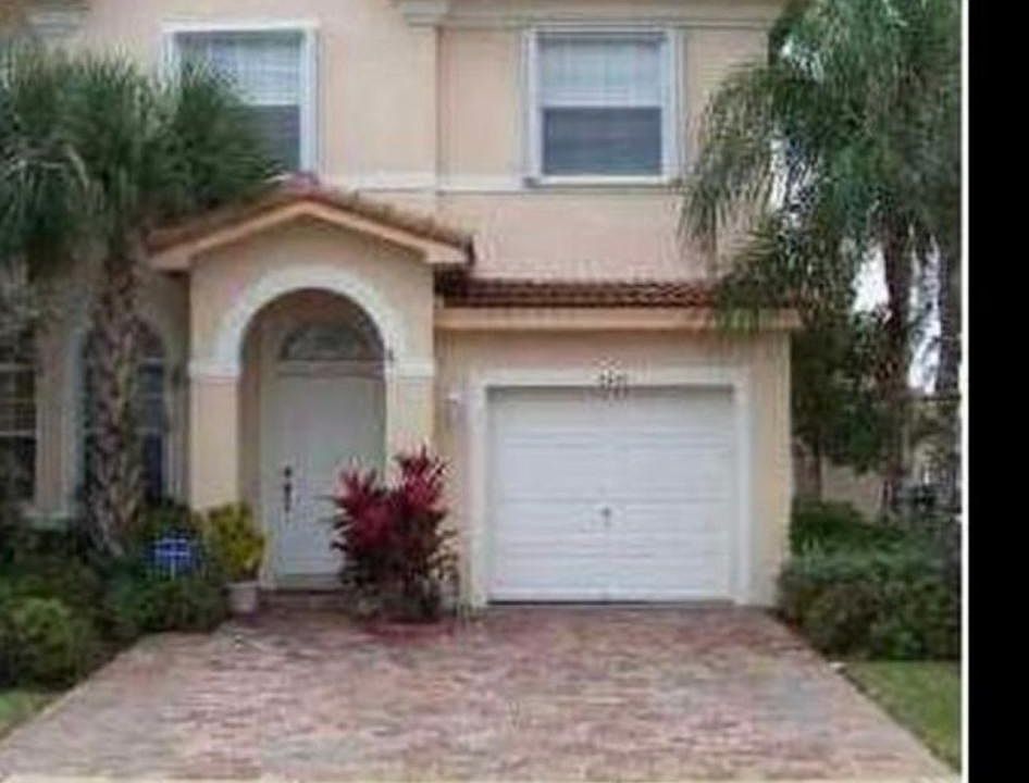 1st image of 2579 SW 85th Ave #106