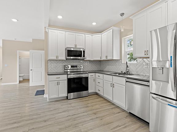 3rd image of 2030A N Buffum St