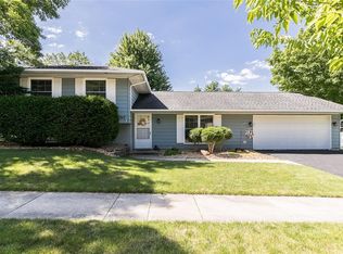 1517 Brookdale Ln NE, Cedar Rapids, IA 52402
