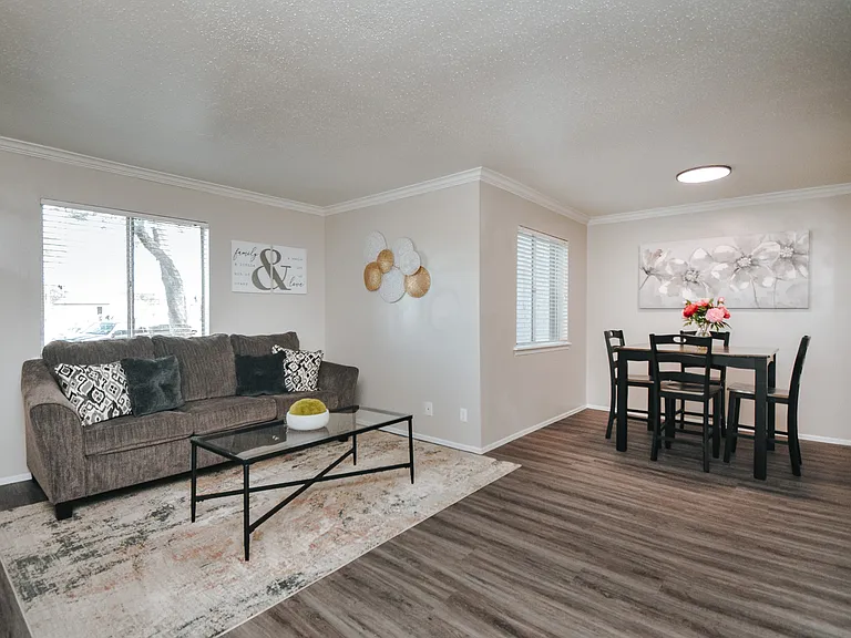 Parkwood Apartments — Photo 22