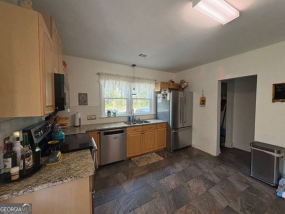 3rd image of 517 N Main St