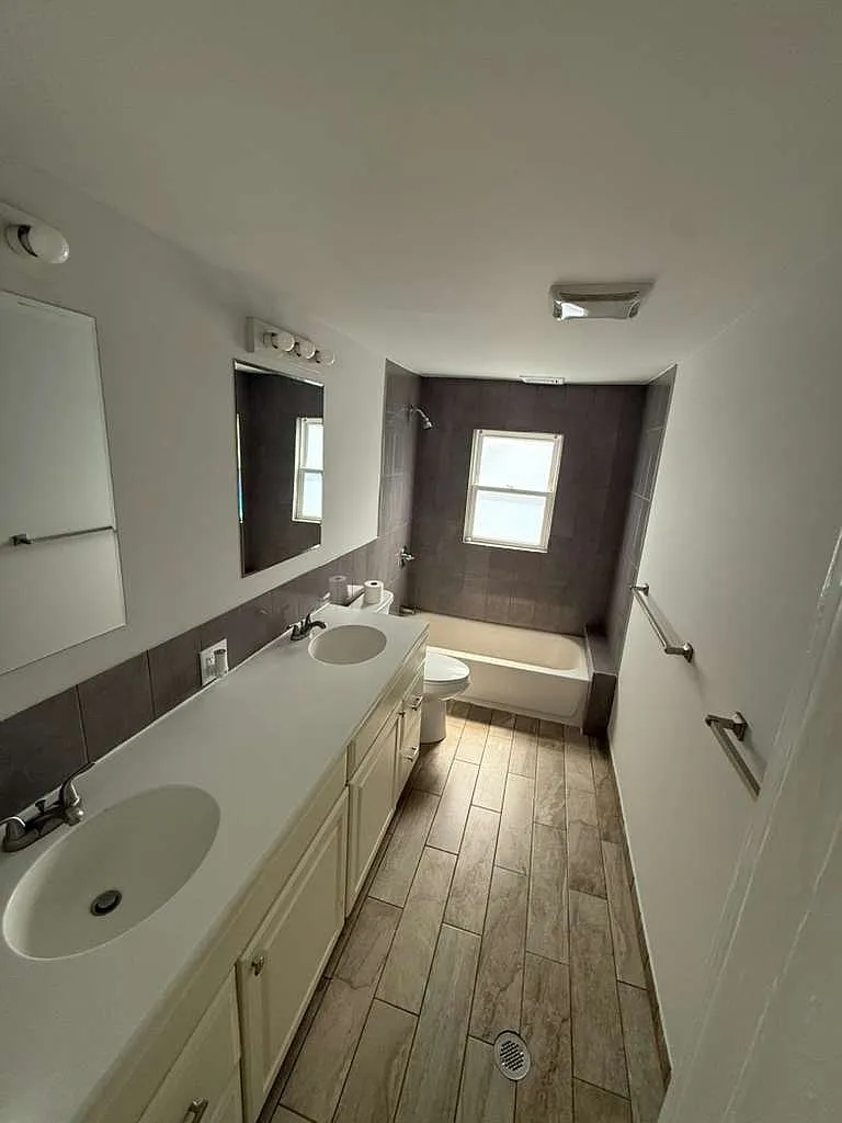 182 Hewitt St — Photo 2
