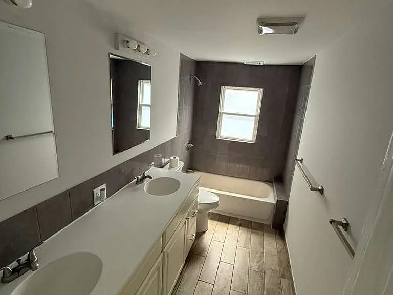182 Hewitt St — Photo 2