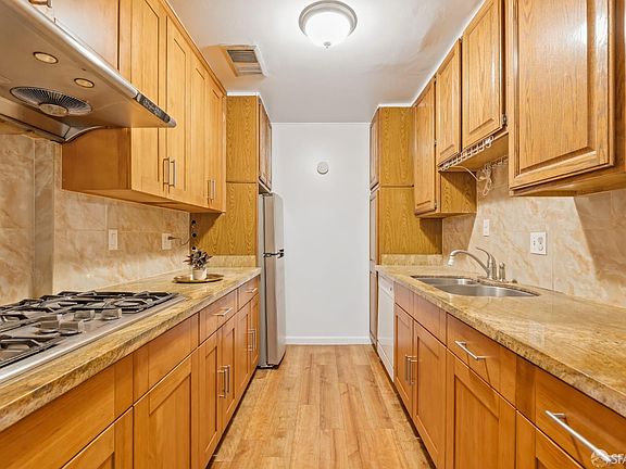 5th image of 44 Burr Ave