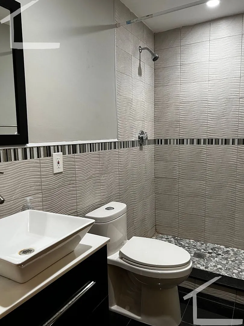 Modern Gem near BU! Spacious, Sunny and Professionally managed. 4 baths — Photo 3