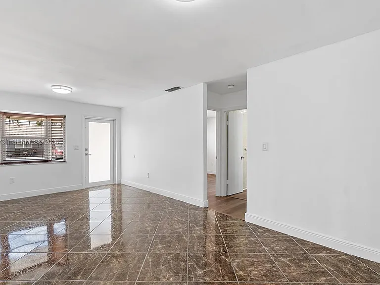 11432 NW 87th Pl — Photo 15