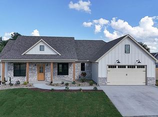 3201 Cunningham Dr, Sedalia, MO 65301