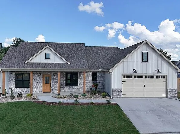 3201 Cunningham Dr, Sedalia, MO 65301